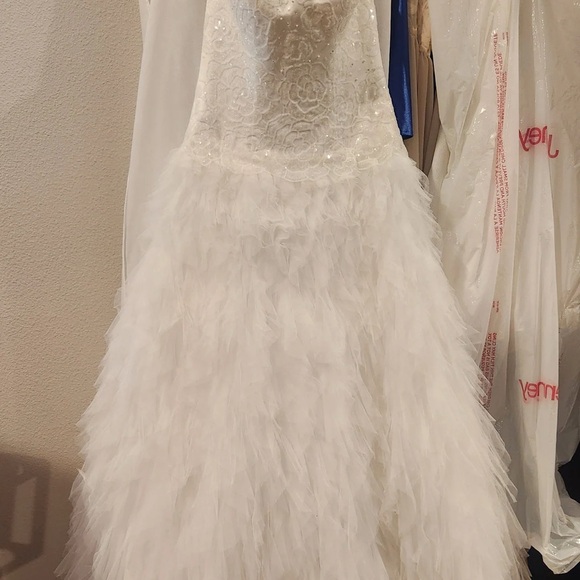 David's Bridal Dresses & Skirts - Galina Signature Wedding Dress 👰🏻